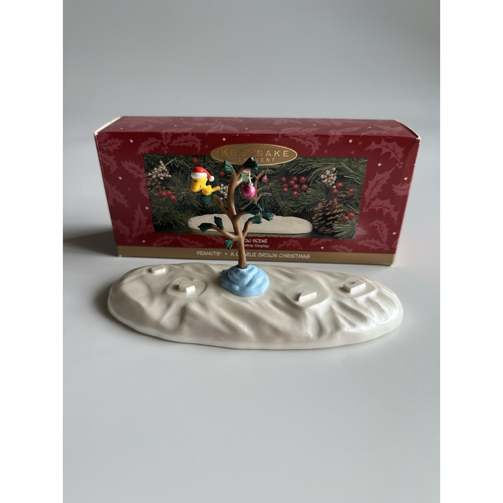 Hallmark Keepsake 1995 Tabletop Peanuts A Charlie Brown Christmas Snow Scene